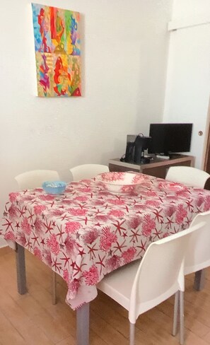 Dining - License R 4539 Pleasant and comfortable small apartment in central location (Alghero)