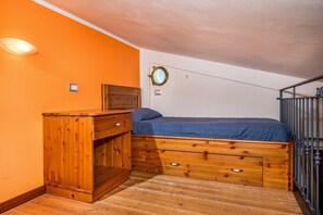 2 عدّة غرف نوم ومكواة/لوح كي وسرير سفر وواي فاي مجانًا