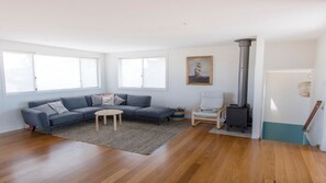 Living area - Minnie Beach House, TOP NOTCH (Minnie Water)