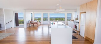 MINNIE BEACHHOUSE - Minnie Wasser, NSW