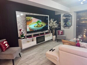 Smart TV, chimenea, reproductor de DVD y estéreo 