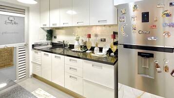 Fridge, microwave, oven, stovetop