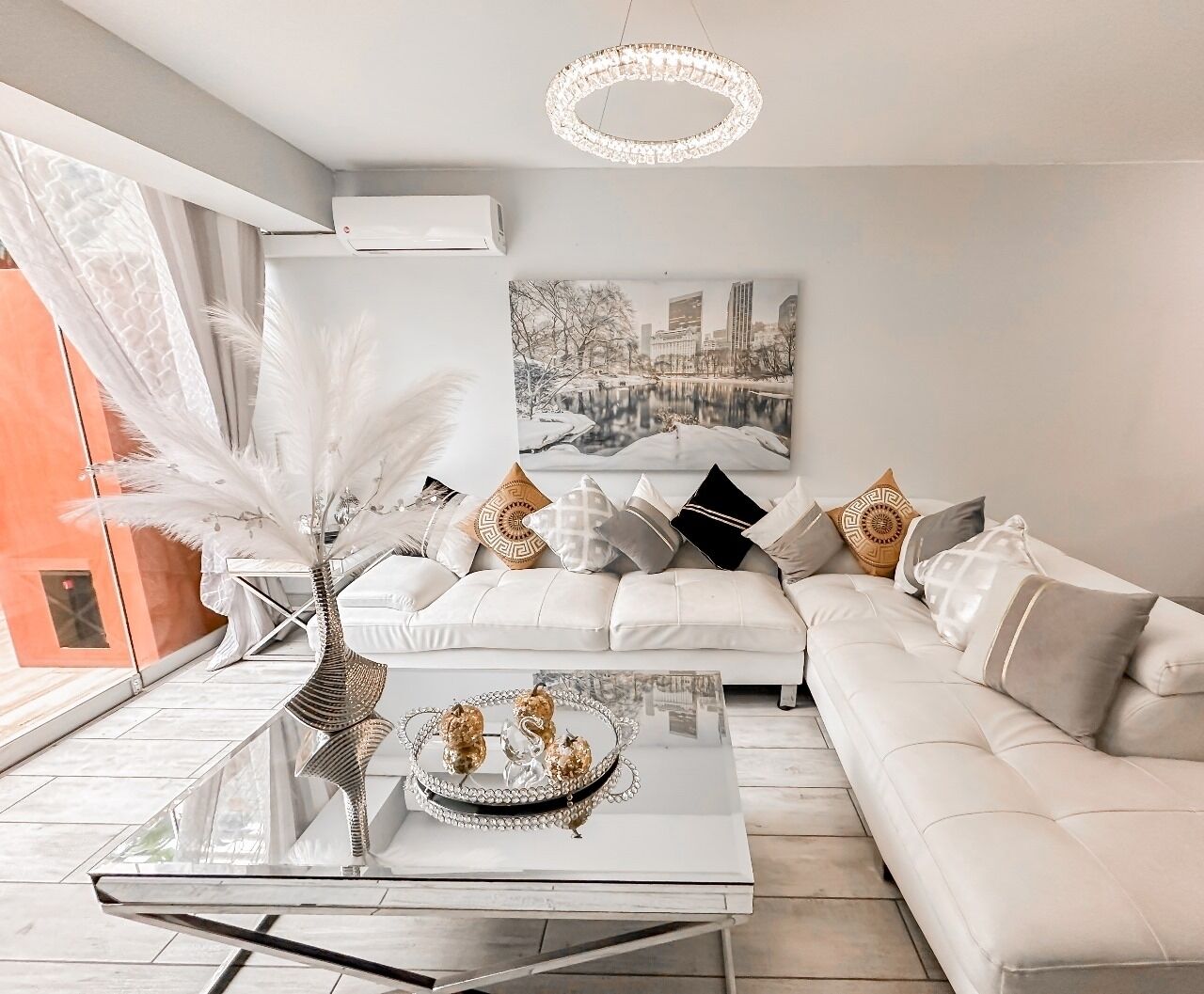 Smart-TV, Kamin, DVD-Player, Stereoanlage