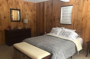 3 bedrooms, desk, iron/ironing board, WiFi