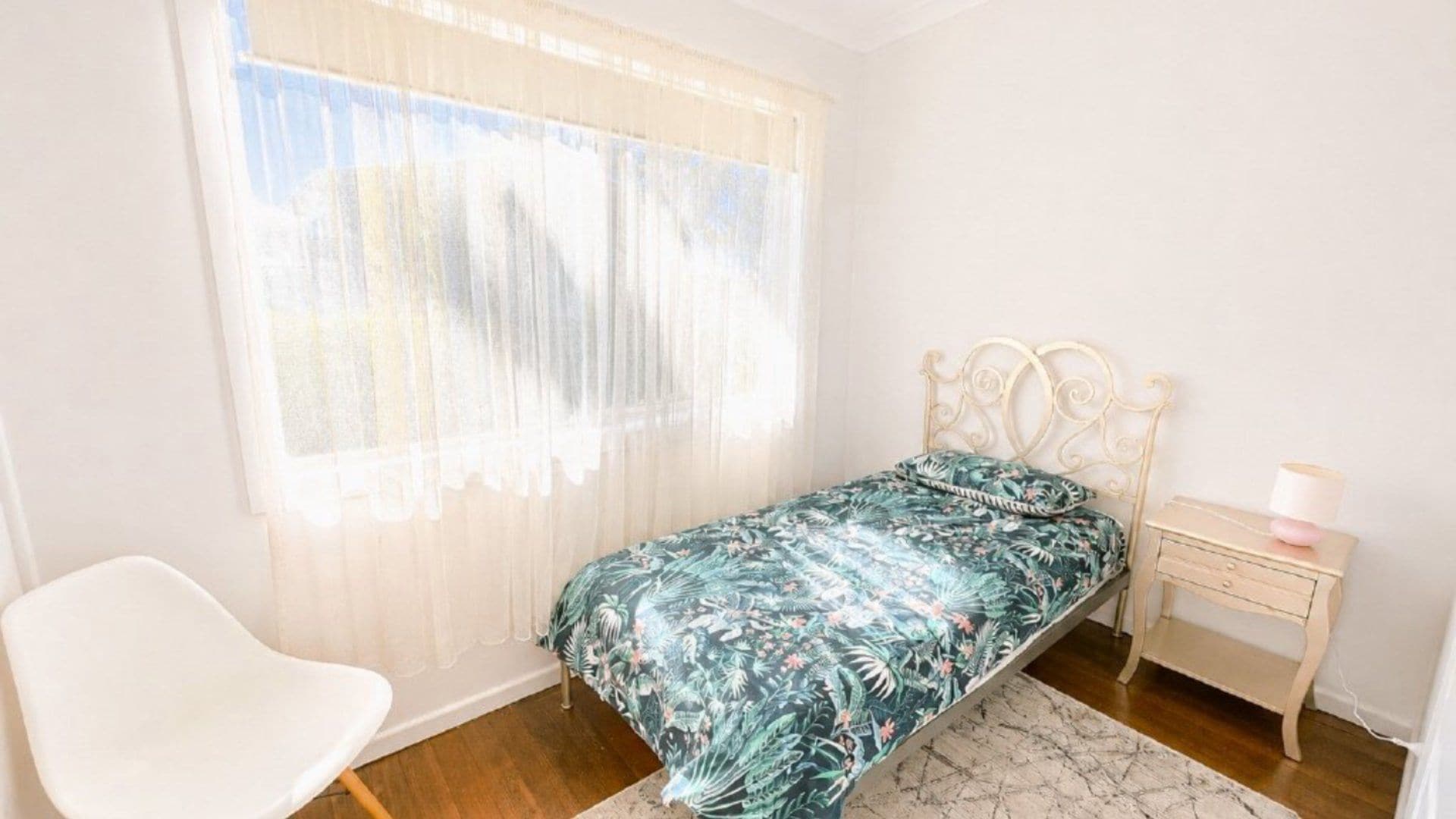 5 bedrooms, iron/ironing board