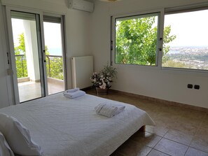 3 bedrooms, iron/ironing board, WiFi, bed sheets - Amazing Villa with private pool and breathtaking panoramic sea view. (Neos Marmaras)