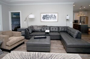 TV, table tennis - Sunrise,Sunburn,Sunset,Repeat- 4BR-Pool-Hot Tub (NORTH MYRTLE BEACH)