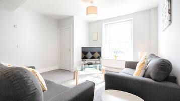 House, 3 Bedrooms | Living area | Smart TV