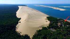 Una playa cerca