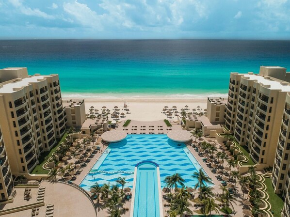 Outdoor pool - The Royal Sands All Inclusive Resort & Spa (Cancun)