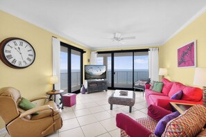 Smart TV, lettore DVD, libri