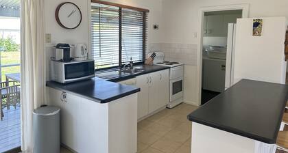 The Captains Cottage - Dip your toes in the sand