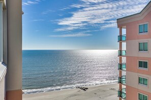 On the beach - Light and Spacious Corner Unit, Ocean View, Pools | Crescent Keyes - PH 10 (North Myrtle Beach)