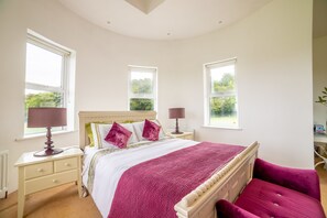 Familiekamer, uitzicht op park | Individueel gedecoreerd, verduisterende gordijnen, gratis babybedden