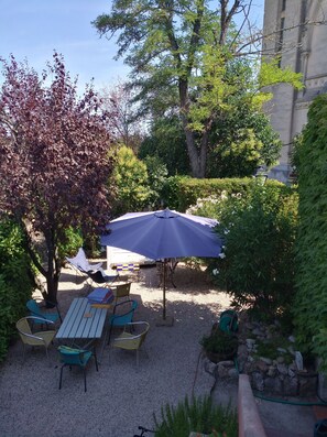 Outdoor dining - Authentic and historic Provençal Village House with private garden (Rians)
