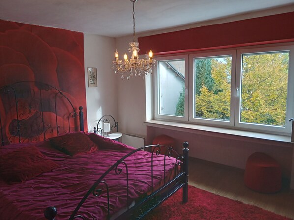4 bedrooms, bed sheets