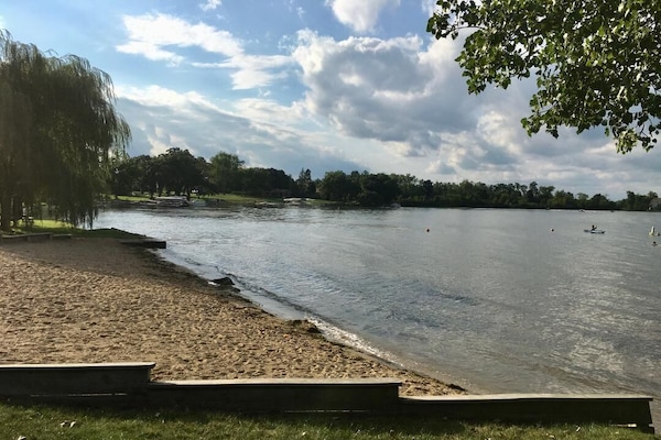 Beach nearby, beach towels
