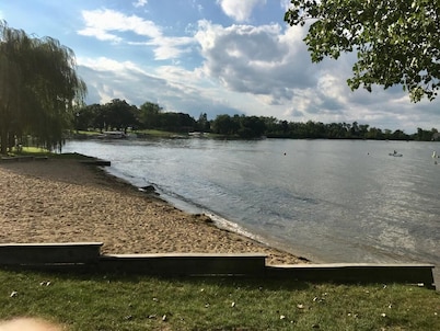 IVP Manor House Close to Lake, Beach & Naval Base