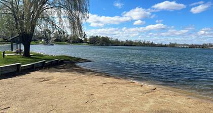 IVP Manor House Close to Lake, Beach & Naval Base