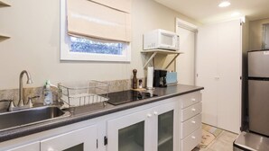 A compact kitchen with a sink, a microwave, and a refrigerator. - Loft In Kailua - Spacious with Parking, Internet and minutes to Kailua Beach! (Kailua)