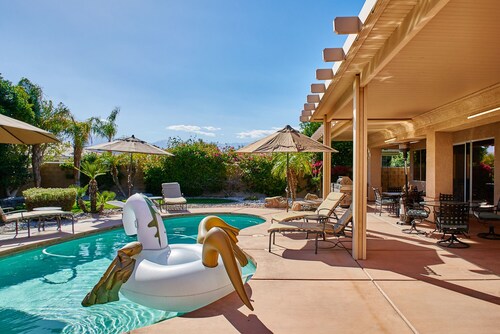 Upscale Quiet Luxury Living In Palm Desert! CLOSE to Shopping Golf ⛳️