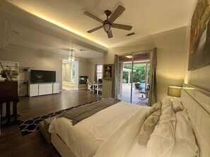 4 bedrooms, in-room safe, desk, iron/ironing board - Upscale Quiet Luxury Living In Palm Desert! CLOSE to Shopping Golf ⛳️ (Palm Desert)