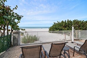 Property grounds - Spacious top floor 3 bedroom condo overlooking the beautiful Gulf of America! (Indian Rocks Beach)