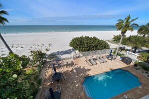 A heated pool - Spacious top floor 3 bedroom condo overlooking the beautiful Gulf of America! (Indian Rocks Beach)