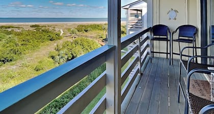 Stunning Views w/ Large Balcony, Community Pool. Watch the Dolphins & Ships!