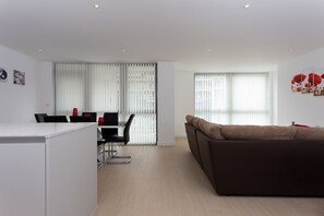 เอ็กเซกคิวทีฟอพาร์ทเมนท์, หลายเตียง | เครื่องนอนระดับพรีเมียม, เตียงเมมโมรีโฟม, ห้องพักต��กแต่งอย่างมีเอกลักษณ์