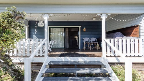 Wooli House - Cosy cottage overlooking the river