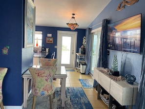 Dining - Big Pine Key Waterfront Home: Boating, Sunrises, Sunsets; Relax in Paradise!    (Big Pine Key)