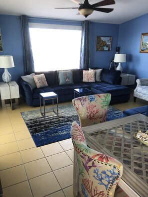 Smart TV, DVD player, books, music library - Big Pine Key Waterfront Home: Boating, Sunrises, Sunsets; Relax in Paradise! (Big Pine Key)