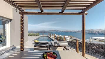 Deluxe-huvila, yksityinen uima-allas, merinäköala | Terassi/patio