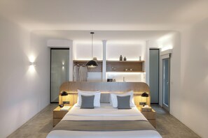 Minibar, caja de seguridad en la habitación y decoración personalizada 