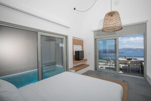 Melidonia Villa with Caldera View and Private Pool | Ruang tamu | TV Pintar