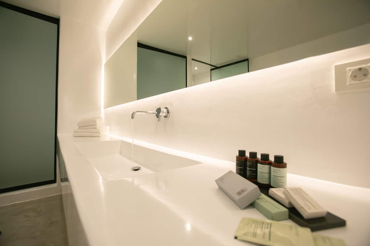 shower, free toiletries, hair dryer, bathrobes