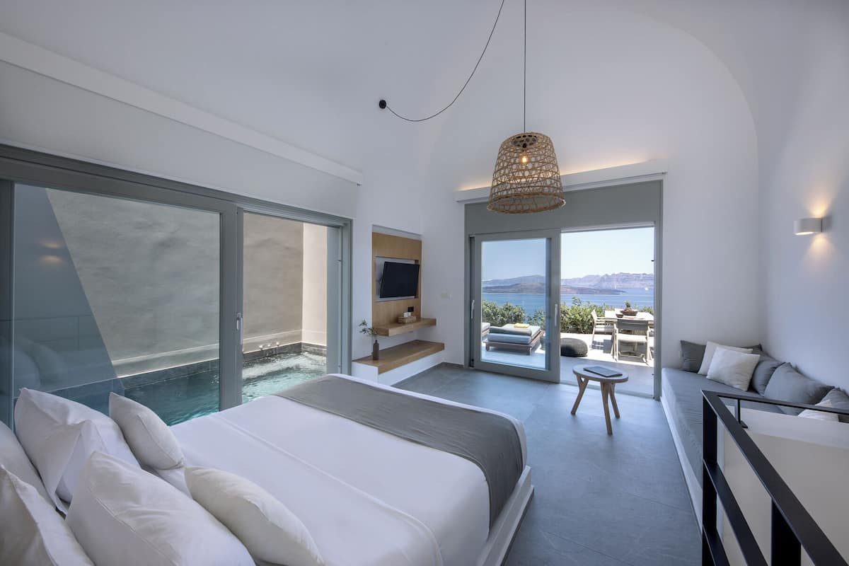 Melidonia Villa with Caldera View and Private Pool | Minibar, Zimmersafe, individuell dekoriert, Schreibtisch