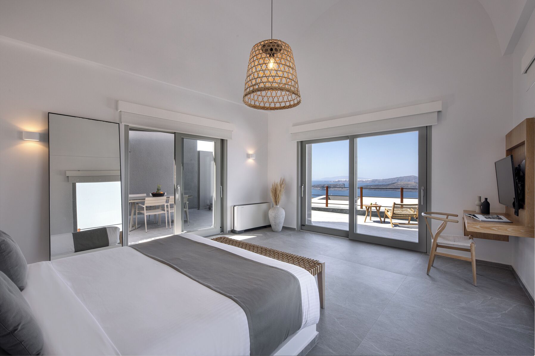 Minibar, caja de seguridad en la habitación y decoración personalizada 