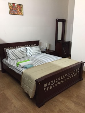 4 chambres, fer et planche à repasser, Wi-Fi, literie fournie