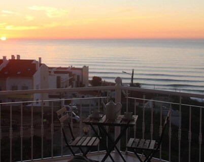Ericeira Sunset Apartment (100 m from the South beach)