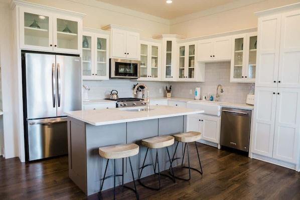 Private kitchen - Luxury Cottage in the Heart of North Georgia (Dahlonega)