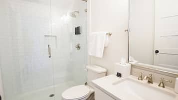 Dusche, Haartrockner, Shampoo