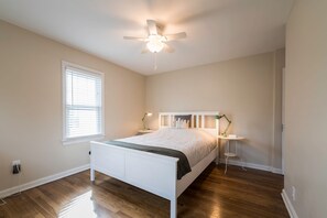 3 chambres, fer et planche à repasser, Wi-Fi, draps fournis