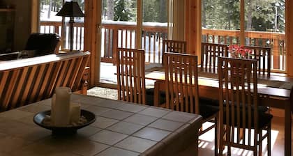 Beautiful Cabin Retreat near Crater, Crescent, Odell Lakes