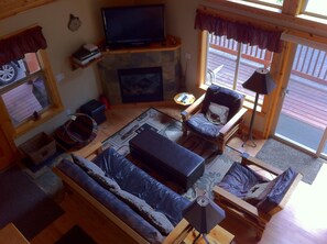 Fernseher, Kamin, Videospiele, DVD-Player