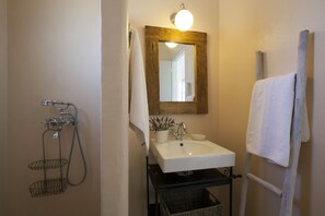 Villa, 3 Schlafzimmer, Raucher, Kamin | Badezimmer | Duschwanne, Designer-Toilettenartikel, Haartrockner, Handtücher