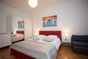 Comfort Apartment, 1 Queen Bed with Sofa bed | In-room safe, iron/ironing board, free WiFi, bed sheets - Split Center Beautiful Apartment (Split)