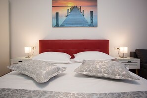 Comfort Apartment, 1 Queen Bed with Sofa bed | In-room safe, iron/ironing board, free WiFi, bed sheets - Split Center Beautiful Apartment (Split)