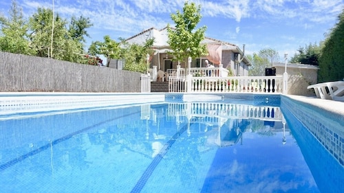 Villa with private pool, barbecue and WIFI